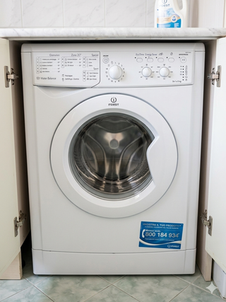 Lavatrice Indesit 5kg 1000 giri SLIM