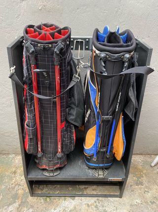 Estantería y 2 Bolsas de Golf