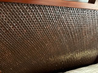 Cabecero Banak de madera y ratán para cama de 150