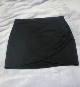 Minifalda negra drapeada