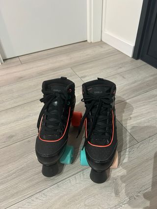 Patines negros con detalles de color talla 36