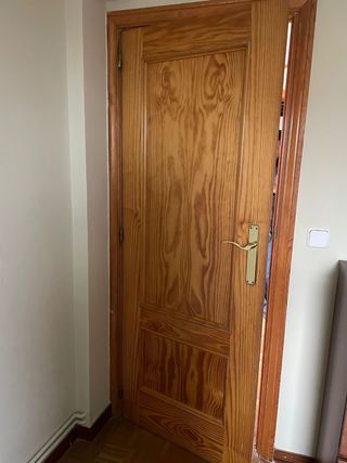 Puerta de madera para habitación