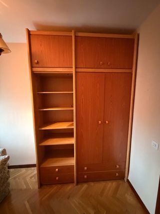Armario de madera