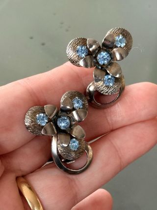 Orecchini vintage clip fiori blu anni '50/'60