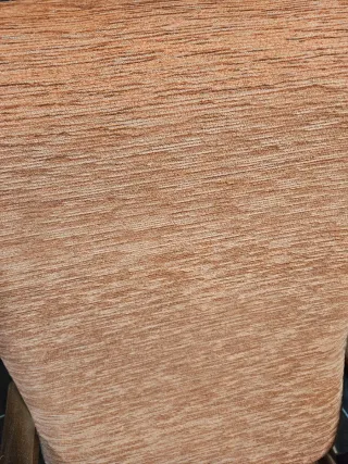 Sillón de tela y madera