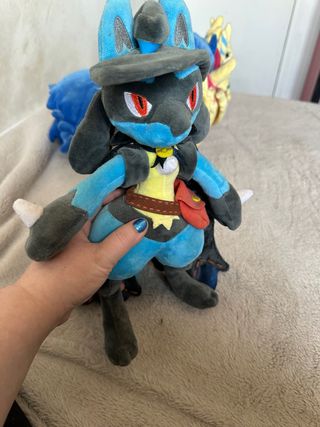 Peluche Lucario con disfraz