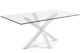 Mesa Kave Home Cristal y sillas