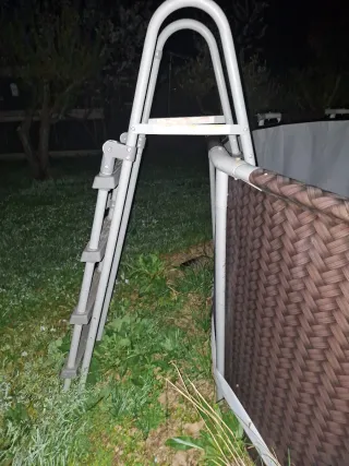 Piscina desmontable marrón y blanca