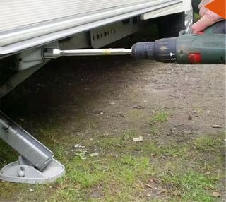 Llave de vaso para elevación de caravana