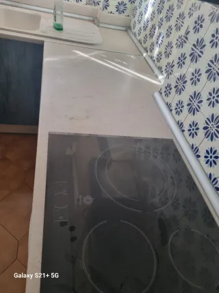 Mueble de cocina completa ,madera y cristal