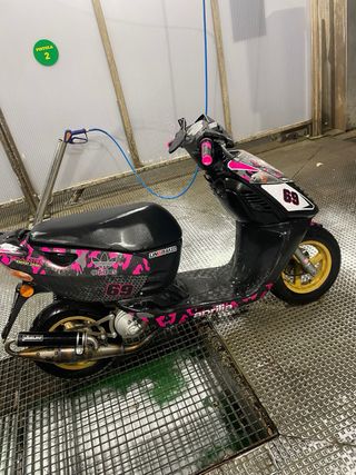 Aprilia Sonic 50cc Negra y Rosa