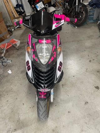 Aprilia Sonic 50cc Negra y Rosa