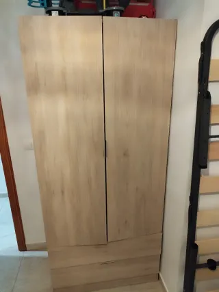 Armario de madera y metal