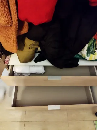 Armario de madera y metal