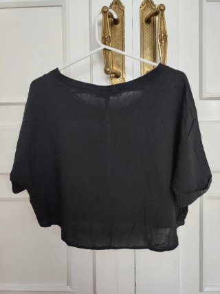 Top corto negro