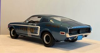 Ford Mustang Fastback 1:18 Greenlight escala 1:18