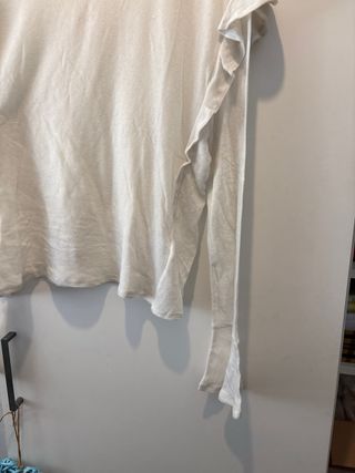 Blusa beige con volantes