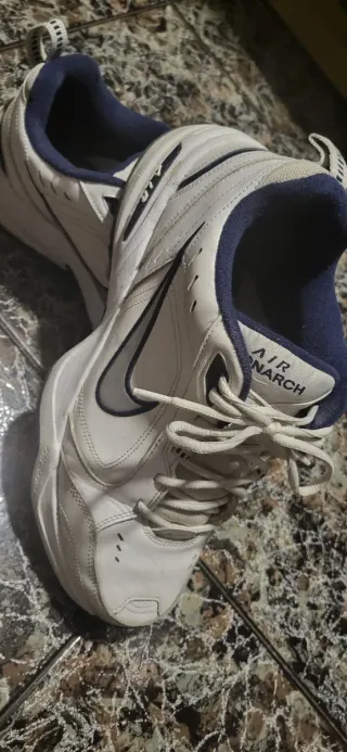 Zapatillas Nike Air Monarch Blancas y Azules