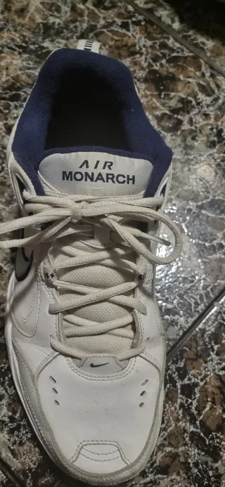 Zapatillas Nike Air Monarch Blancas y Azules