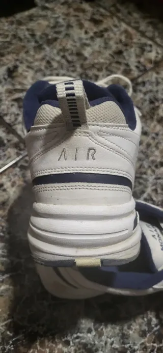 Zapatillas Nike Air Monarch Blancas y Azules