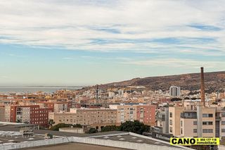 Piso en venta en San Luis en Almería