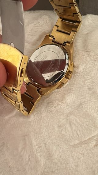 Reloj Guess Dorado con Cristales