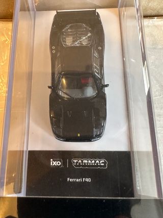 Tarmac Works Ferrari F40 Negro diecast Madrid