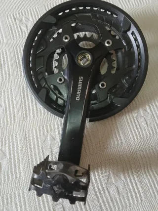 Pedalier Shimano con platos