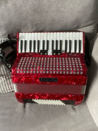 Acordeón Estrella 72 bajos 34 notas