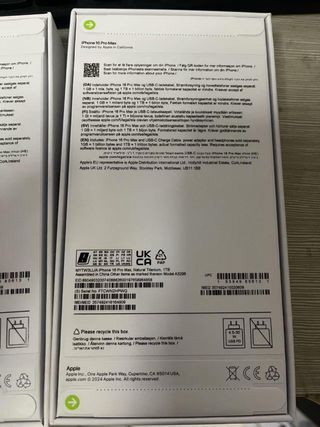 iPhone 16 Pro Max Plata con Accesorios