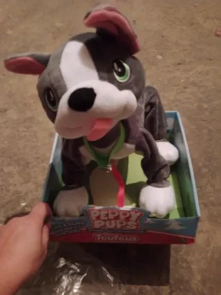 Perrito de peluche que camina y ladra