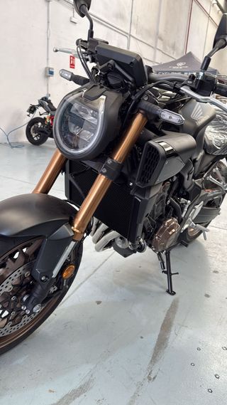 Se alquila Honda CB650R