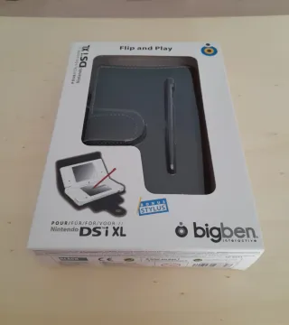 NUEVO. Funda Bigben DSi XL Flip and Play + Stylus