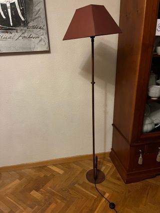 Lámpara de pie marrón tela y metal