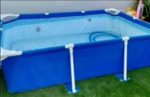 Piscina familiar rectangular azul. No se envia.