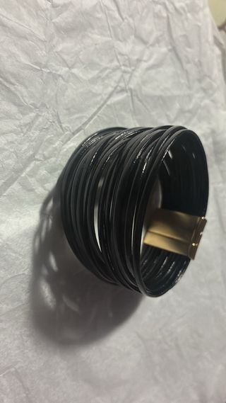 Pulsera/Brazalete Negro con Cierre Dorado