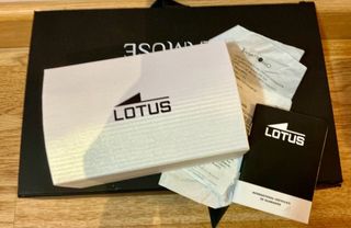 Reloj Lotus Dorado y Plateado