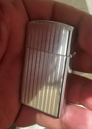 Elegante Zippo Slim vintage de 1963.