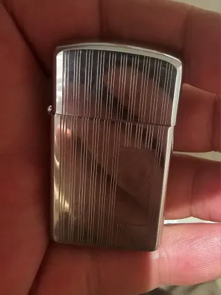 Elegante Zippo Slim vintage de 1963.