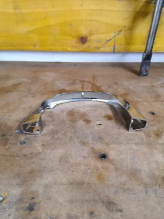 Embellecedor guardabarros delantero cromado