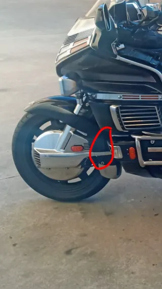 Embellecedor guardabarros delantero cromado