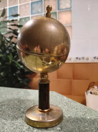 Cigarrera Vintage Globo Terráqueo