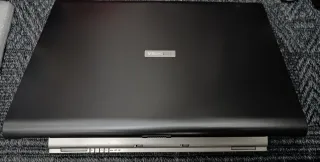 Portátil Toshiba Satellite Plata y Negro.