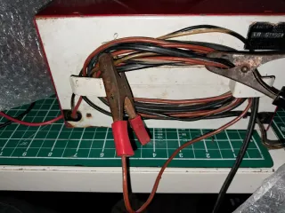 Cargador de Baterías FERVE F-804