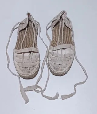 Sandalias de mujer beige con cordones