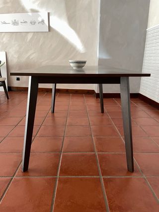 Mesa de comedor de madera y cristal