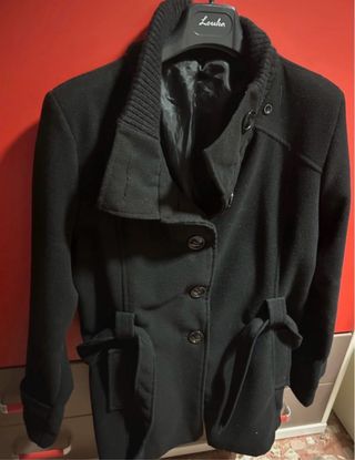 Abrigo Leuka Negro Talla L