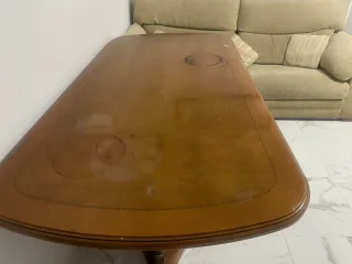 Mesa de comedor de madera