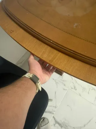 Mesa de comedor de madera