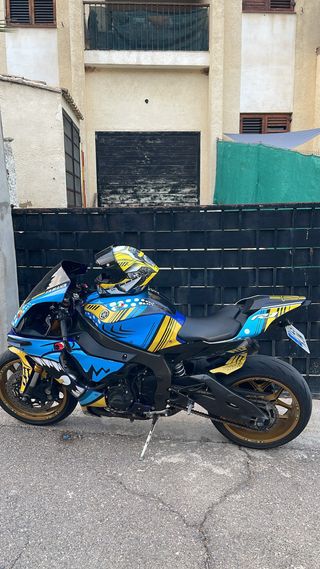 Yamaha R1 2019